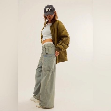 Free People Shibuya Wide Leg Pull Up Jeans Pants M NEW denim We The Free Baggy Jeans Free People, Free People Jeans, Pull Up, Jeans Pants, Flare Jeans, Wide Leg, Free People, Loose Fitting, Women Jeans