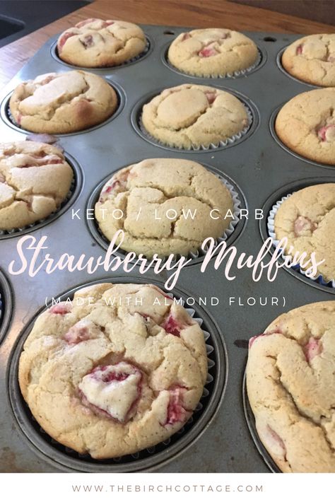 Keto Strawberry Muffins, Strawberry Cream Cheese Muffins, Chocolate Chunk Muffins, Cottage Cheese Muffins, Low Carb Muffin Recipes, Flax Muffins, Strawberry Muffin Recipes, Dairy Free Cream Cheese, Low Carb Muffins