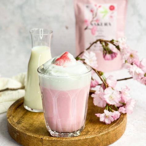 Sakura Latte - Matcha Oishii Cherry Blossom Iced Tea, Sakura Recipes, Cherry Blossom Drink, Sakura Drink, Japan Drinks, Sakura Latte, Refresher Drinks, Bunny Eyes, Tea Popsicles