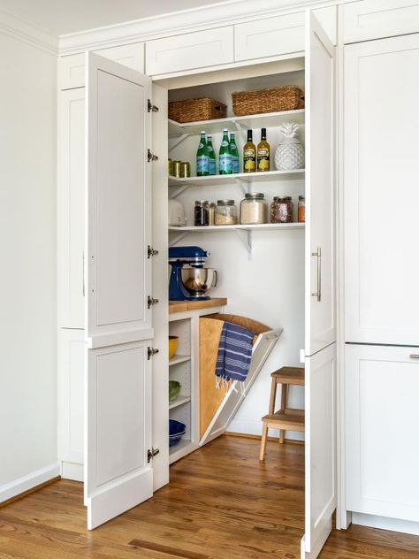 Small Built In Pantry Ideas, Hidden Small Pantry, Small Pantry Room Ideas, Hidden Pantry Door In Kitchen, Hidden Pantry Doors, Hidden Pantry Door, Small Pantry Door, Narrow Pantry, Tiny Pantry