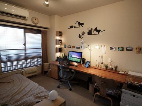 Long Desk - Small Room Decorating Japan 3 Long Desk Along Wall, Small Room Decor, Dekorasi Kamar Tidur, Small Room Design, Boho Interior, Room Setup, Dream Rooms, Apartment Interior, Home Office Design