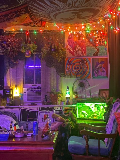 Sesh Room Ideas, Bedroom Ideas Trippy Aesthetic, Trippy Basement Ideas, Teenager Hangout Room Ideas, Aesthetic Room Ideas For Stoners, Bedroom Decor Trippy, Trippy Living Room Ideas, Hippie Bedroom Aesthetic, Sesh Room