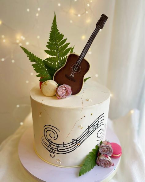 Guitar Cakes For Men, 70th Birthday Cake For Women, Musician Cake, Music Birthday Cakes, 40th Birthday Cake For Women, Guitar Birthday Cakes, Hot Wheels Themed Birthday Party, Record Cake, Guitar Birthday