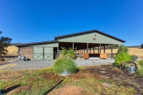 60′ x 120′ Riding Arena in Shingle Springs | Barn Pros Covered Riding Arena, Arena Design, Horse Riding Arena, Prefab Barns, Dream Ranch, Barn Layout, Barn House Kits, Riding Arena, Horse Barn Ideas Stables