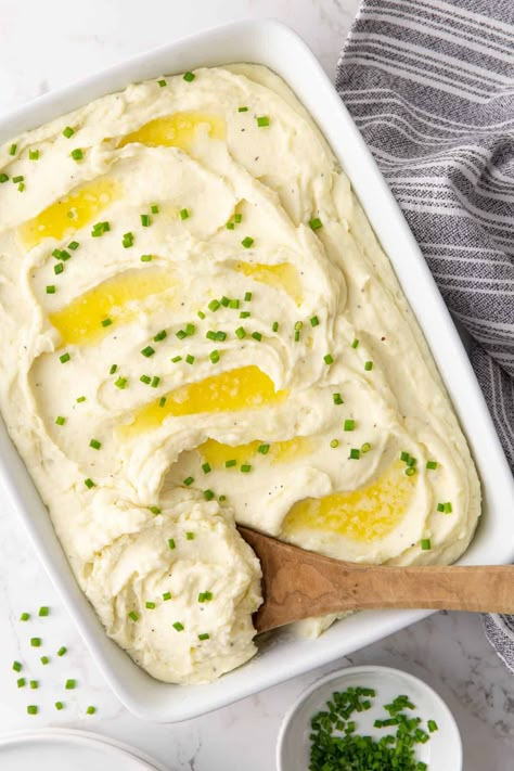 These rich, creamy and buttery Make-Ahead Mashed Potatoes are perfect for serving a crowd during the holidays and can be made up to 2 days ahead of time! Creamy No-fail Make-ahead Mashed Potatoes, Make Ahead Creamy Mashed Potatoes, Make Ahead Duchess Potatoes, Do Ahead Potatoes, Make Ahead Mashed Potatoes Recipe Pioneer Woman, Mashed Potato For A Crowd, Make Ahead Baked Mashed Potatoes, Buttery Mashed Potatoes Creamy, Creamy Make Ahead Mashed Potatoes