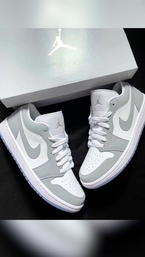 Jordans Low Dunks, Nike Air Jordans Low, Nike Jordan Mujer, Jordan 1 Low Dunk, Jordan 1 Dunks, Nike Jordan Air 1 Low, Air Jordan Dunk Low, Air Jordan 1 Low Outfit Women, Air Jordan Lows