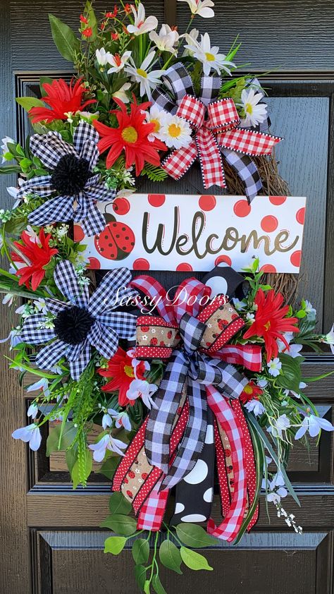 Ladybug Door Wreath, Summer wreath, Wreath With Ladybugs, Sassy Doors Wreath Food Wreath, Ladybug Wreath, The Ladybug, Summer Door Wreaths, Flower Arrangements Diy, Wreath Summer, Welcome Wreath, Seasonal Flowers, Wreath Decor