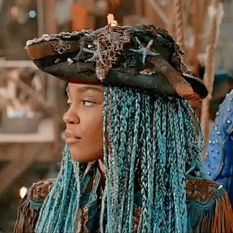 Descendants Gif, Uma Descendants, Descendants 2015, Anne Mcclain, Explore China, China Anne Mcclain, China Anne, Yacht Party, Disney Descendants