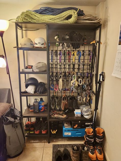 Gear Room Organization Small Spaces, Climbing Gear Rack, Backpacking Storage, Climbing Gear Storage, Climbing Gear Organization, Caving Gear, Climbing Storage, Gear Room Organization, Tree Climbing Equipment