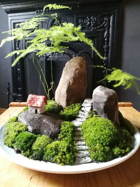 50+ Fabulous Diy Home Décor Ideas on a Budget - Dengarden Miniature Landscape Diy, Japanese Terrarium Miniature Zen Garden, Japanese Terrarium, Mini Zen Garden Design, Zen Terrarium, Mini Japanese Garden, Miniature Zen Garden, Small Japanese Garden, Bonsai Tree Types