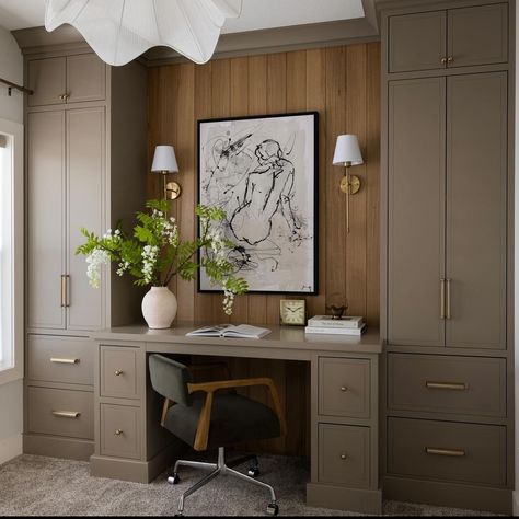 Vertical Wood Paneling, Office Goals, Office Built Ins, Small Home Offices, Guest Room Office, Office Inspo, Craft Room Office, Built In Desk, Home Office Setup