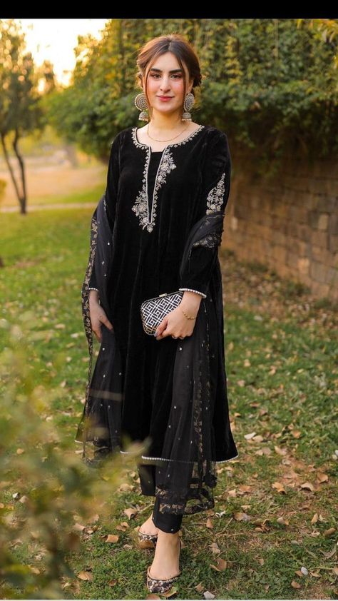 Velvet Suit Design, Velvet Dress Designs, Punjabi Outfits, Simple Kurta Designs, Pakistani Fashion Casual, Stylish Short Dresses, Pakistani Dresses Casual, Pakistani Fancy Dresses, Pakistani Fashion Party Wear