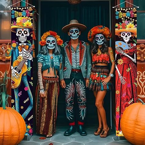 These Day of the Dead Wall or Porch signs are amazing! So Colorful and would make a great addition to your Day of Dead Themed Party! Home Decor Front Porch, Mexican Halloween, Mexico Party, Mexico Day Of The Dead, Den Mrtvých, Halloween Porch Sign, Halloween Circus, Decor Front Porch, Halloween Porch Decorations