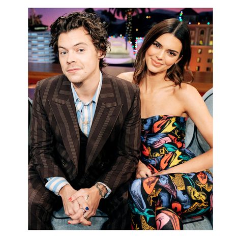 Harry Styles' Latest Album is About Kendall Jenner? Find Out Here! - Masala.com Kendall Harry, Kendall And Harry Styles, Harry Styles Nails, Yellow Smiley Face, Kendall Style, Harry Styles Wallpaper, Harry Styles Photos, Olivia Wilde, Celebrity Art