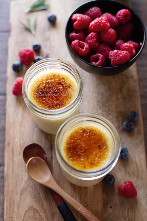 Sous Vide Crème Brûlée Sous Vide Dessert, Cream Brulee, Brulee Recipe, Creme Brulee Recipe, Sous Vide Recipes, Sous Vide Cooking, Sweet Treats Recipes, Fancy Desserts, Great Desserts