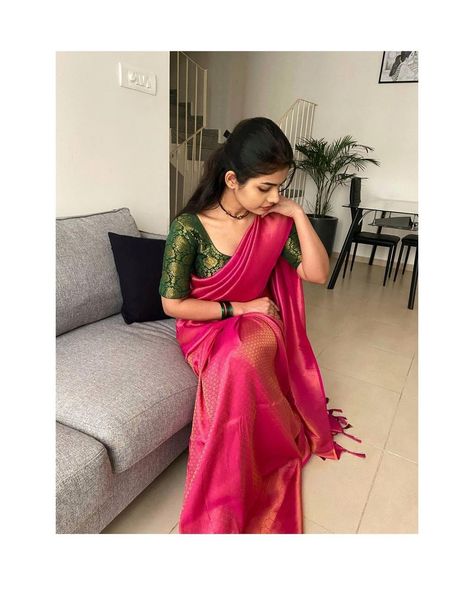 South Indian Saree Look, Indian Saree Look, South Indian Saree, Kerala Saree Blouse Designs, Sarees For Girls, Cotton Saree Blouse Designs, Simple Saree Designs, New Saree Blouse Designs, Traditional Blouse Designs