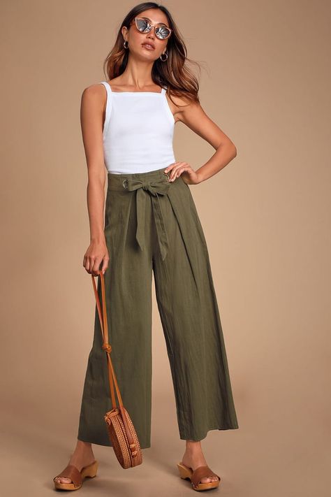 Olive Green Linen Pants Outfit, Wide Leg Pants Outfit Spring, Green Linen Pants Outfit, Green Wide Leg Pants Outfit, Green Pants Outfit, Wide Leg Pants Outfit, Leg Pants Outfit, Olive Green Pants, Chic Pants