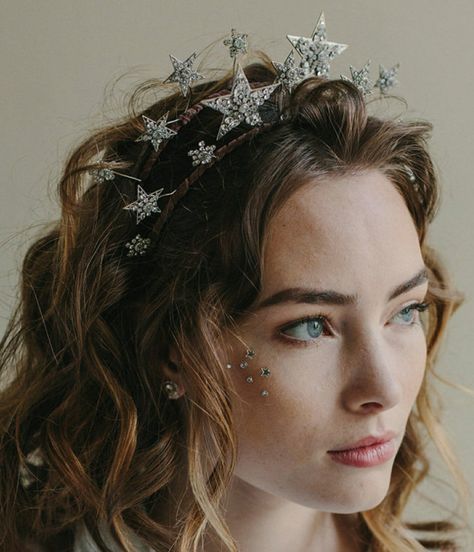 Stars, star crown, crown, portrait,  night court, feyre Crown Wedding Hair, Star Crown, Crown Aesthetic, Celestial Wedding, Braut Make-up, Wedding Makeup Artist, Crown Wedding, Rhinestone Bridal, Bridal Crown