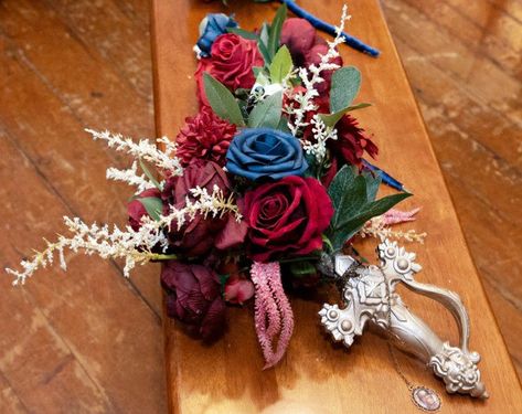 Hilt bouquet, sword bouquet, wedding bouquet, diy bouquet, pirate bouquet Pirate Bouquet, Dnd Wedding, Faerie Wedding, Bride Wedding Ideas, Wedding Bouquet Diy, Nerdy Wedding, Paper Rings, Plan My Wedding, Mom Wedding