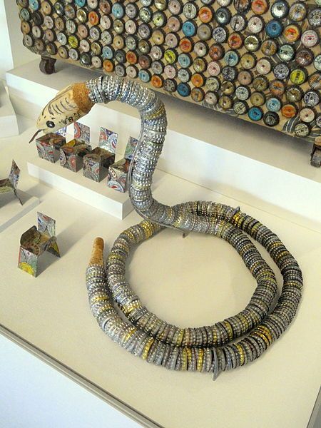 Bottle Cap Snake, Bottle Top Crafts, Art Bottle, Bottle Cap Art, Bottle Cap Crafts, Bottle Top, Bottle Caps, Craft Sale, Bottle Art