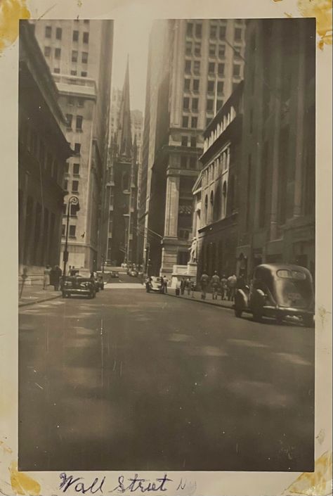 New York 1920 Aesthetic, 80s Wall Street Aesthetic, Gilded Age New York, 1920's Asthetic, 20s New York, Bored Pictures, Wall Street Aesthetic, 1920 Aesthetic, New York Wall Street