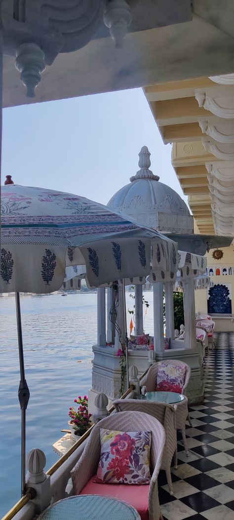 Udaipur Palace, Hatch Drawing, Jaipur Travel, Desi Vibes, Floral Wallpaper Phone, Indian Architecture, Simple Mehndi, Palace Hotel, Simple Mehndi Designs