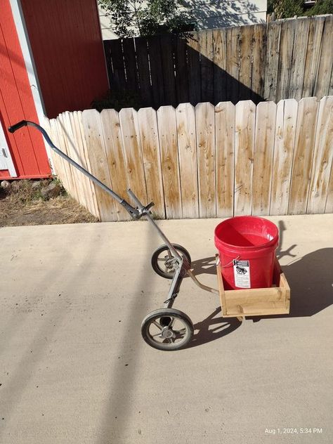 Recycle, Reuse and Repurpose! | I make bucket totes out of discarded golf bag carts | Facebook Golf Bag Carts, Garden Works, Thrift Store Shopping, Garden Tool Storage, Bucket Tote, Golf Bag, Upcycle Projects, Tool Storage, Golf Bags