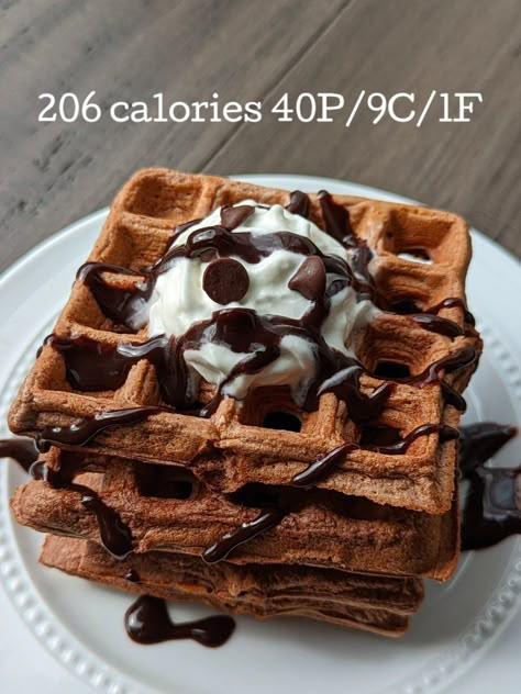 Low Calorie Protein, Protein Waffles, Protein Chocolate, Extra Protein, 1200 Calorie, Chocolate Waffles, High Protein Low Calorie, Protein Powder Recipes, Protein Desserts