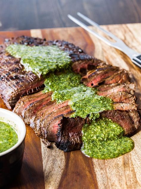 Pesto Steak, Chimichuri Sauce, Flank Steak Chimichurri, Flank Steak Recipe, Steak With Chimichurri Sauce, Marinated Flank Steak, Grilled Steak Recipes, Grilled Flank Steak, Steak Recipe