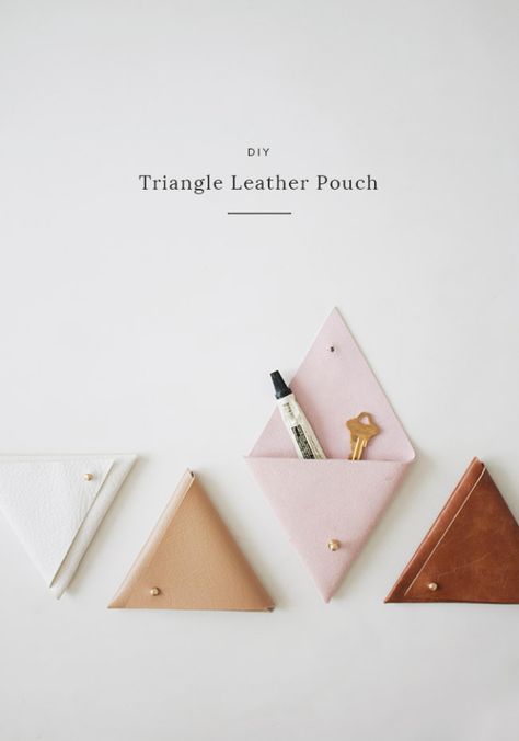 Diy Bags Tutorial, Pochette Diy, Diy Tassel Garland, Diy En Cuir, Leather Pouches, Reading Diy, Sac Diy, Cheap Crafts, Leather Diy Crafts