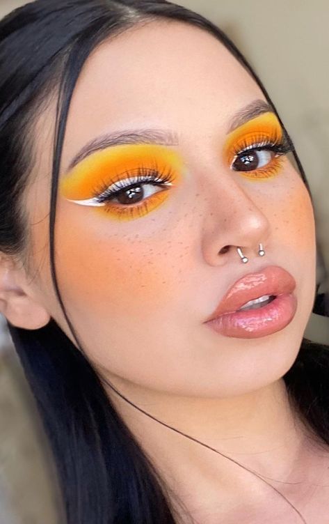 Gogo Girl Makeup, Yellow Makeup Looks, Makeup Looks Inspiration, Hawaii Makeup, Eye Makeup Aesthetic, Fairy Eye Makeup, Yellow Eye Makeup, Yellow Makeup, Orange Makeup