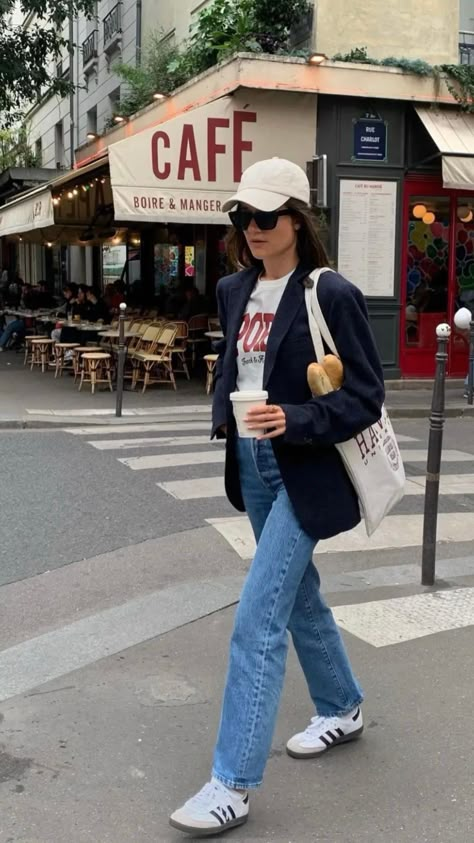 European Sneakers Street Styles, European Sneaker Outfit, Casual Chic Sneakers Outfit, Woden Sneaker Outfit, European Spring, Samba Outfits, Looks Adidas, Celana Fashion, Adidas Samba Outfit