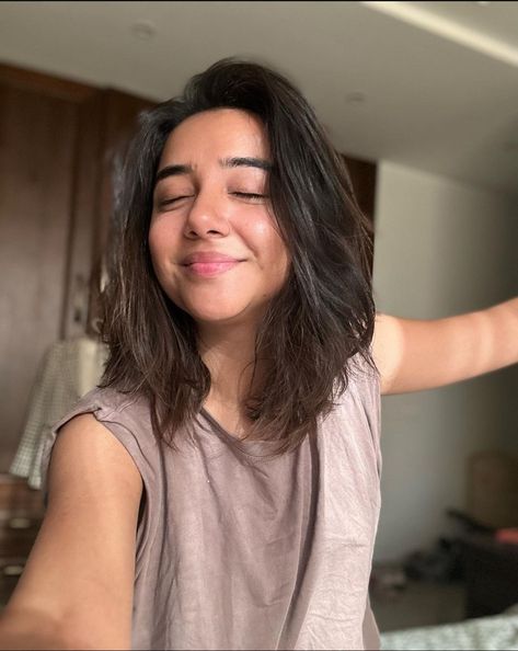 Prajakta Koli Short Hair, Mostlysane Haircut, Prajakta Koli Haircut, Short Haircut For Chubby Face, Short Hair Chubby Face, Fluffy Short Hair, Short Fluffy Hair, Short Hair For Chubby Faces, Indian Hair Cuts