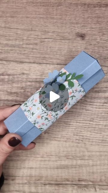 Cardstock Paper Crafts, Box Cards Tutorial, Origami Gift Box, Paper Box Diy, Gift Wrapping Techniques, Mini Gift, Birthday Crafts, Creative Gift Wrapping, Thanks Card