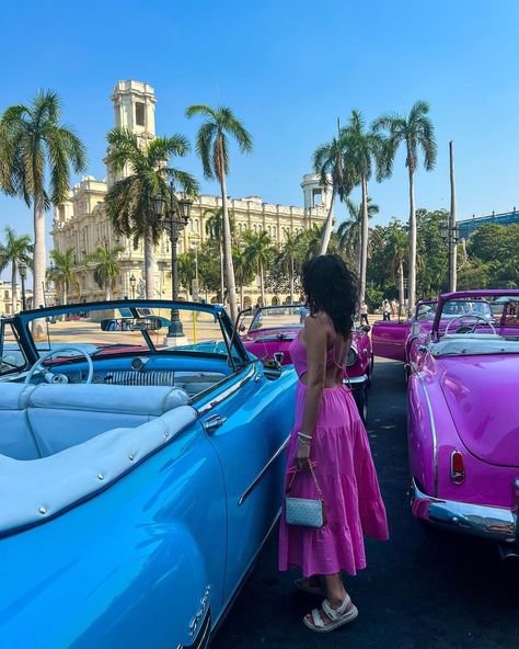 Joana | Havana oh nana🎶 #havana #cuba #cubatravel #havanacuba #vacation | Instagram Cuba Photo Ideas, Cuba Picture Ideas, Havana Cuba Fashion, Havana Cuba Aesthetic, Havana Aesthetic, Cuba Outfits, Cuba Aesthetic, Cuba Outfit, Cuba Fashion