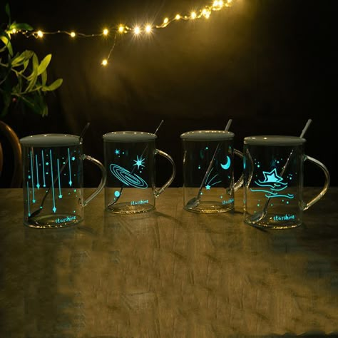 Night World, Mug Design Ideas, Store Shelves Design, Magical Decor, Led Night Lights, Couple Coffee, Star Galaxy, Thermos Flask, Glass Coffee Cups