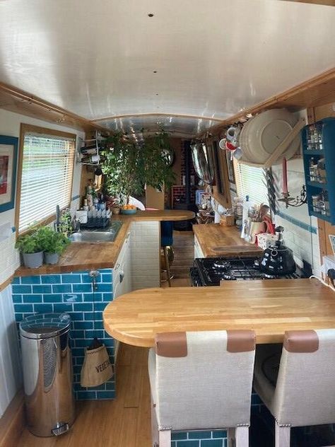 Trawler Boats Interior, Narrowboat Layout, Narrow Boat Interior Ideas, Narrow Boat Interior, Narrowboat Kitchen, Narrowboat Life, Canal Boat Interior, Barge Boat, Narrowboat Interiors