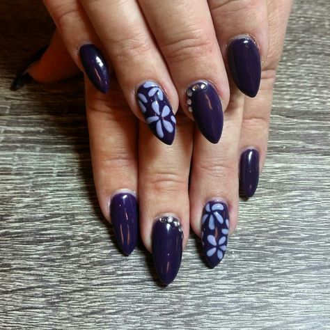 Dark purple nails. Purple and flower nails. Almond nails. Purple and bling nails. Dark nails. Dark summer nails. Nails by Ailesh Navy And Purple Nails, Dark Summer Nails, Nails Dark Purple, Diy Nails Easy, Dark Purple Nails, Hoco Nails, Kids Nail Designs, Ring Finger Nails, Prom 2022