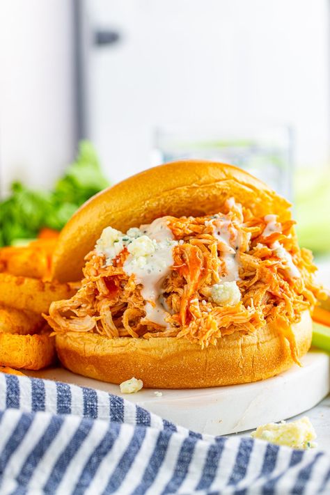 Slow Cooker Buffalo Chicken Sandwiches via @danadevolk Buffalo Chicken Sandwich, Slow Cooker Buffalo Chicken, Shredded Buffalo Chicken, Chicken Sandwich Recipe, Recipe Slow Cooker, Homemade Ranch Seasoning, Chicken Wing Sauces, Buffalo Chicken Sandwiches, Chicken Sandwich Recipes