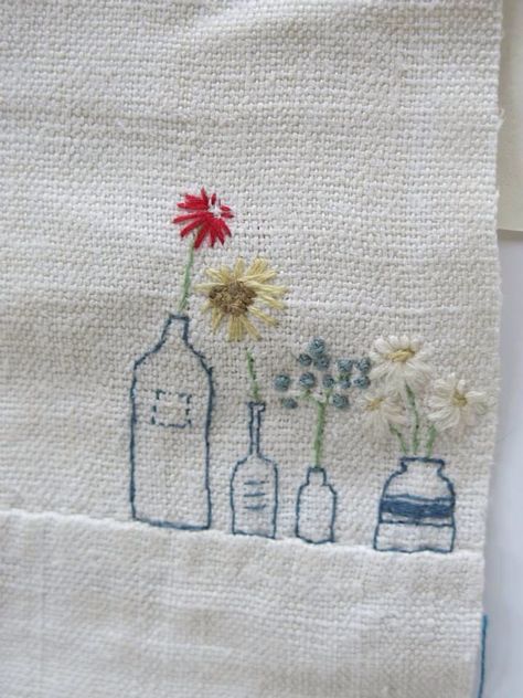 Embroidery Basic Embroidery Stitches, Fabric Journals, Hand Embroidery Projects, Pola Sulam, Needlework Embroidery, Embroidery Motifs, Cute Embroidery, Simple Embroidery, 자수 디자인