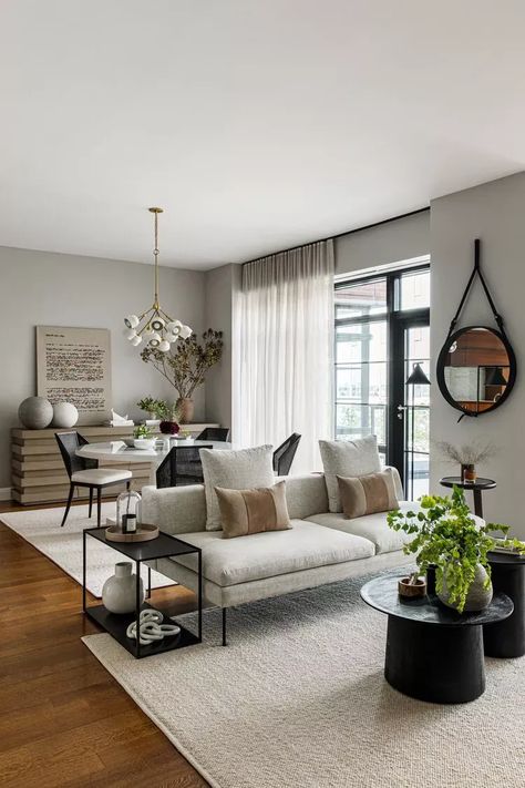 neutral-colored living and dining room with greenery Tiny Living Room, Apartemen Studio, Narrow Living Room, Living Room Designs Small Spaces, Living Room Decorating Ideas, Living Room Decorating, Dining Room Combo, Small Space Living Room, Living Room Spaces