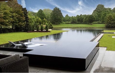 Vanishing Edge Pool, Garden Design Ideas On A Budget, Swimming Pool Construction, Infinity Edge Pool, Casa Country, Pool Construction, Modern Pools, Dream Pools, Spa Design