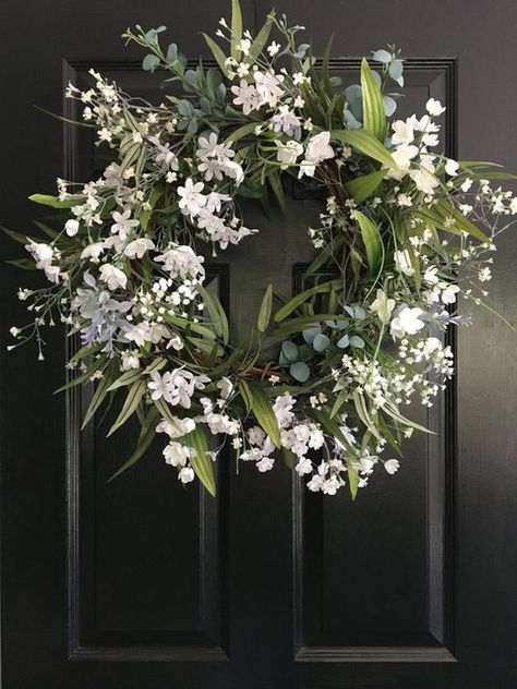 White Wreaths, Couronne Diy, Door Wreaths Diy, Spring Door Wreaths, White Wreath, Eucalyptus Wreath, Summer Wreaths, Wreath Farmhouse, Greenery Wreath