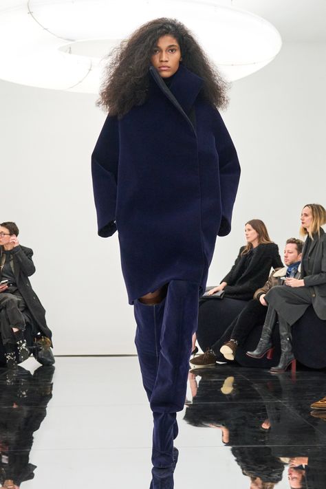 Alaïa - Fall 2024 Ready-to-Wear https://www.vogue.com/fashion-shows/fall-2024-ready-to-wear/azzedine-alaia/slideshow/collection#25 Alaia Runway, Runway 2024, Azzedine Alaia, Fall 2024, The Fashion, Search Engine, Fashion Looks, Ready To Wear, Free People