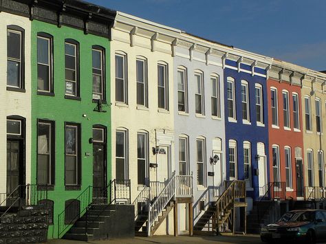 Some pretty picturesque Baltimore rowhouses Baltimore City Aesthetic, Baltimore Rowhouse, Baltimore Maryland Houses, Baltimore Architecture, Baltimore House, Forest Inspiration, Baltimore Museum Of Art, Charm City, Classic Building