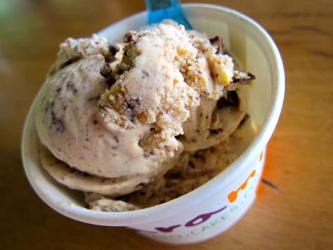 Rival Ice Cream Maker Recipe Caramel Ice Cream Recipe, Biscoff Chocolate, Bread Ice Cream, Kitchy Kitchen, Biscoff Recipes, Flavored Ice, Salted Caramel Ice Cream, Biscoff Cookie Butter, Ice Cream Maker Recipes