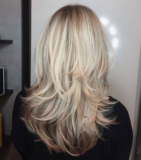 Blonde Piece-Y Haircut For Medium-To-Long Hair Layered Haircuts For Thick Hair, Hair Trends 2022, Graduated Haircut, Cute Layered Hairstyles, Hair Fancy, Cuts For Long Hair, Haircuts For Thick Hair, Layered Hairstyles, Long Layered Haircuts