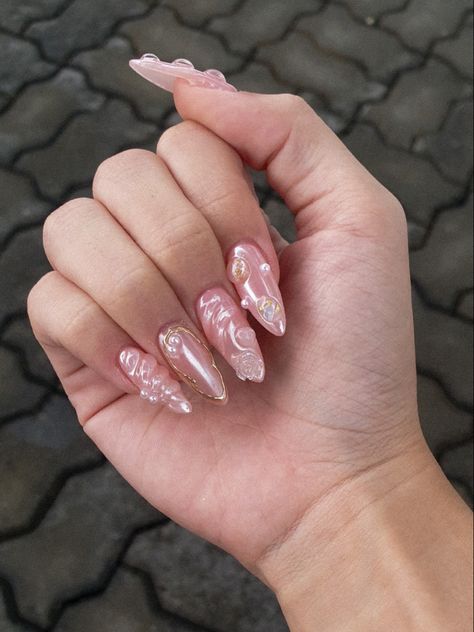 Pink Chrome Nails With Pearls, Pink Chrome With Design, Blush Nails With Chrome, Pink Luxury Nails, Pink 3d Chrome Nails, Pink Chrome Nails With Gems, Light Pink Nails With Pearls, Pink And Pearl Nails, Pink Pearlescent Nails