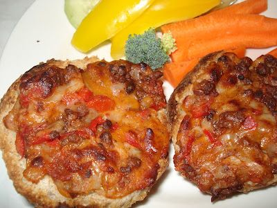 Mennonite Girls Can Cook: Party Pizza Buns Pizza Buns Recipe, Farmer Sausage, Beef Pizza, Mennonite Girls Can Cook, Pizza Buns, Hamburger Pizza, Party Pizza, Hamburger Dishes, Low Fat Cheese