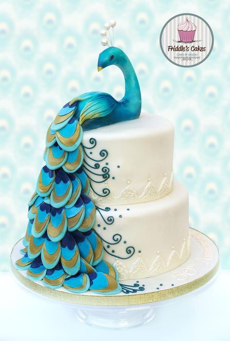 Peacock cake                                                                                                                                                     More Peacock Birthday, Peacock Wedding Cake, Peacock Cake, Magic Cake, Animal Cakes, Cake Craft, Crazy Cakes, Birthday Cake Decorating, Photo Cake